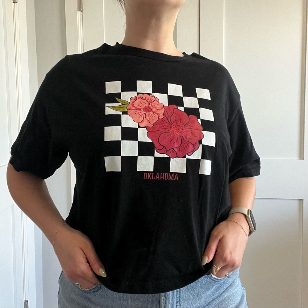 Black & White Checkered Crop Tee with Oklahoma Flower Detail - Size L